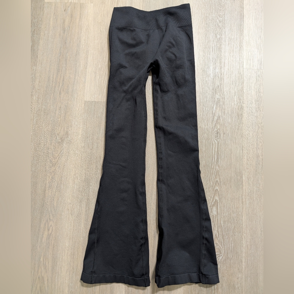 Black Flared Leggings - S - Preloved